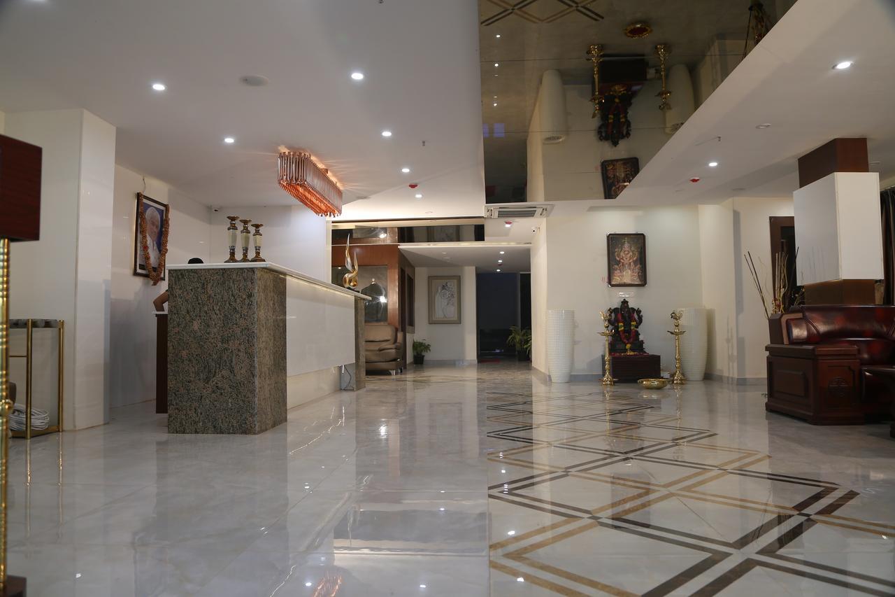 Hotel Suraj Grand Nandyal ภายนอก รูปภาพ
